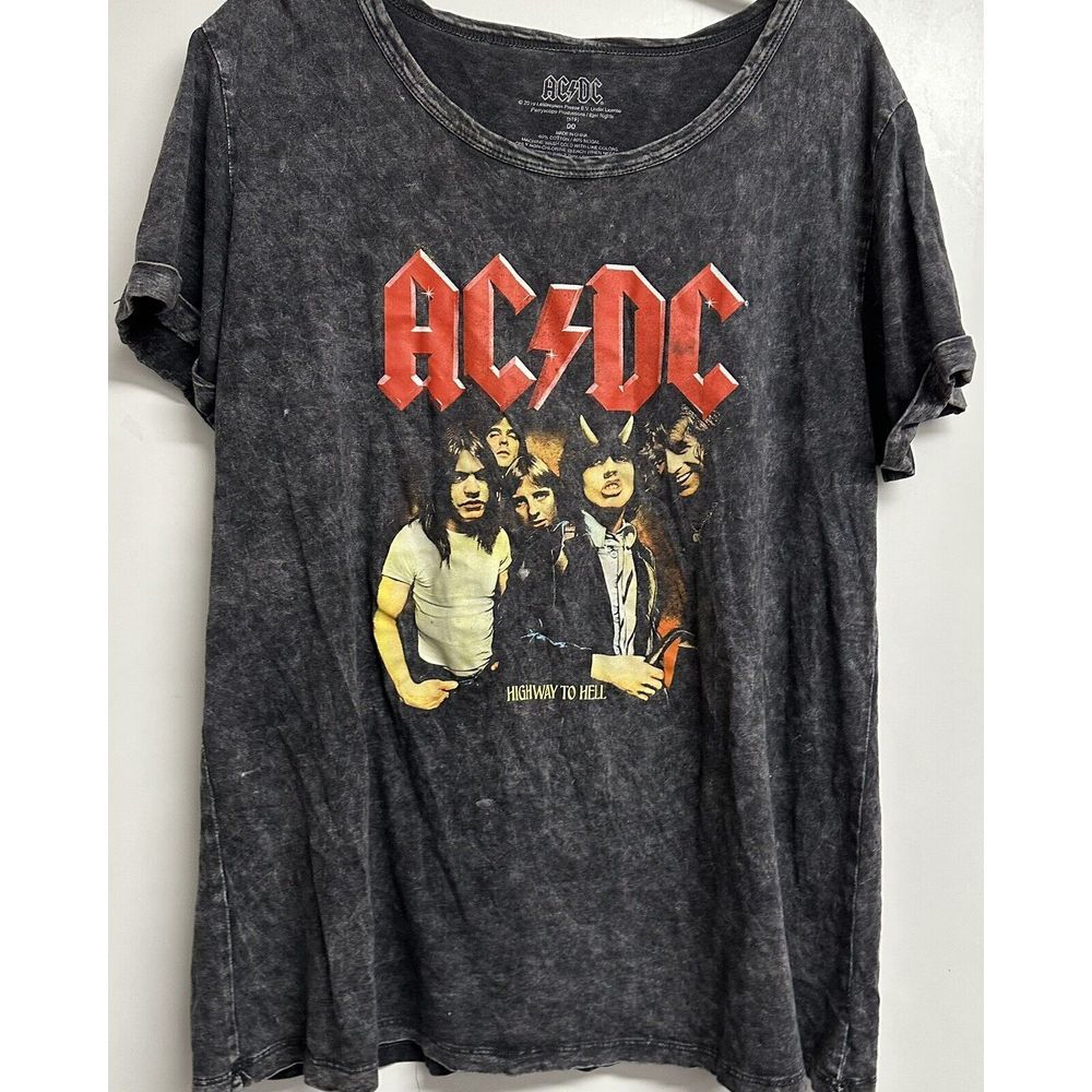 10 Torrid Shirts SIZE 00  (9 short sleeve and 1 tanks)